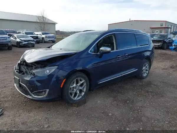 2C4RC1GG9JR273825 2018 CHRYSLER PACIFICA - Image 2