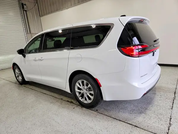 2C4RC1GG9TR178930 2026 CHRYSLER PACIFICA - Image 2