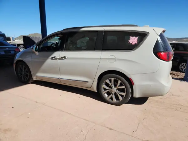 2C4RC1GGXHR587378 2017 CHRYSLER PACIFICA - Image 2