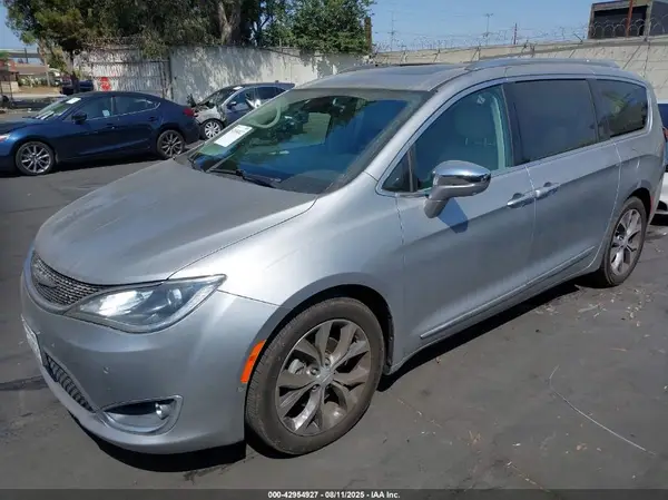 2C4RC1GGXHR643352 2017 CHRYSLER PACIFICA - Image 2