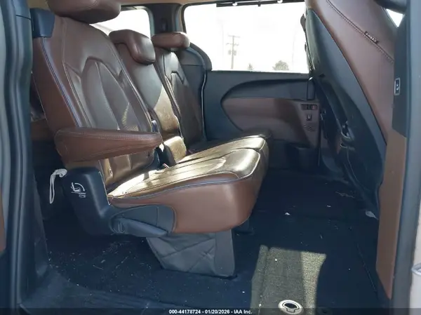 2C4RC1GGXHR653198 2017 CHRYSLER PACIFICA - Image 8