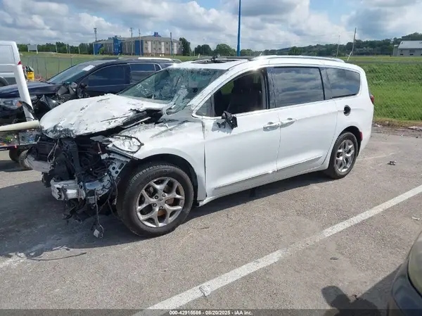 2C4RC1GGXJR185382 2018 CHRYSLER PACIFICA - Image 2