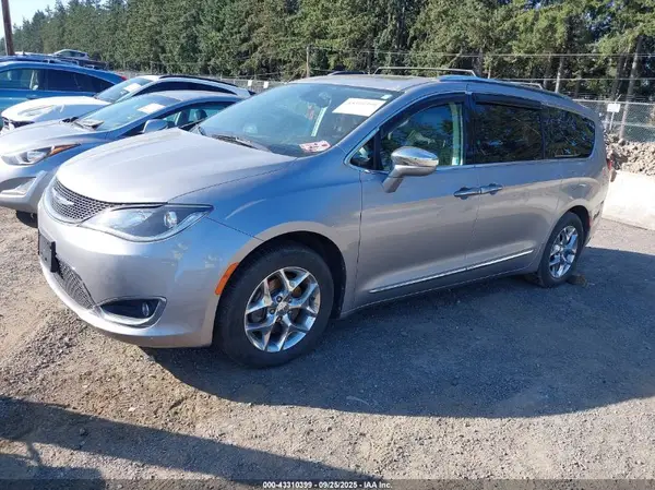 2C4RC1GGXJR185527 2018 CHRYSLER PACIFICA - Image 2