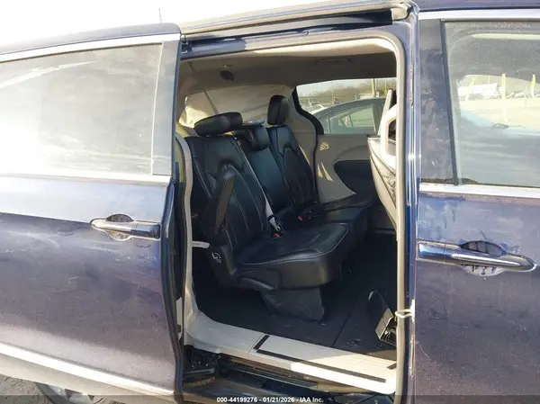 2C4RC1GGXJR245869 2018 CHRYSLER PACIFICA - Image 8