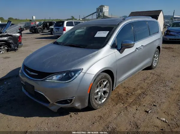 2C4RC1GGXJR269122 2018 CHRYSLER PACIFICA - Image 2