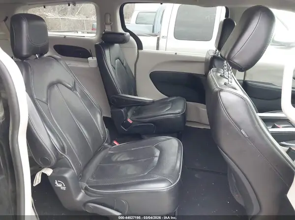 2C4RC1GGXJR272408 2018 CHRYSLER PACIFICA - Image 8