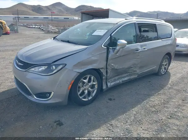 2C4RC1GGXJR272568 2018 CHRYSLER PACIFICA - Image 2