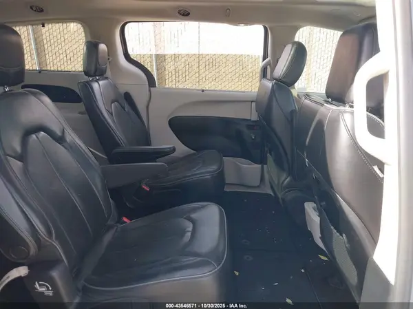 2C4RC1GGXJR272568 2018 CHRYSLER PACIFICA - Image 8