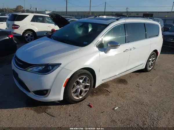 2C4RC1GGXJR320361 2018 CHRYSLER PACIFICA - Image 2
