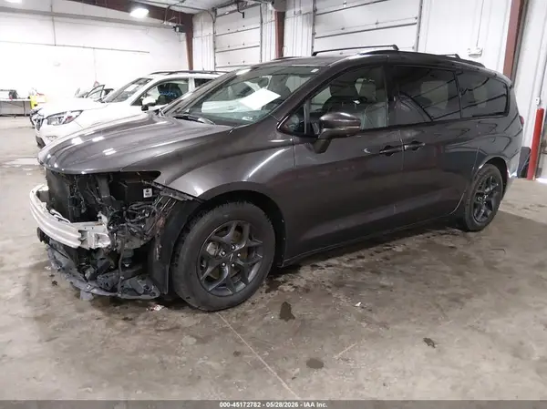 2C4RC1GGXJR354591 2018 CHRYSLER PACIFICA - Image 2