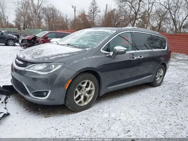 2C4RC1GGXKR575707 2019 CHRYSLER PACIFICA - Image 2