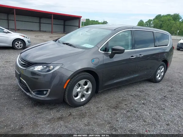 2C4RC1H70HR765071 2017 CHRYSLER PACIFICA - Image 2