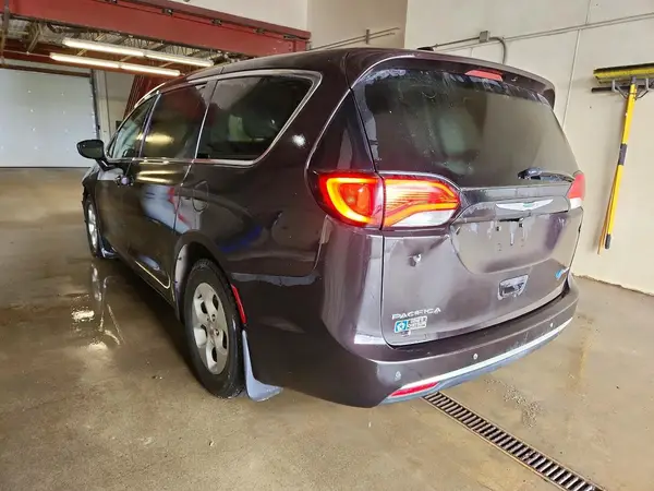 2C4RC1H70JR125142 2018 CHRYSLER PACIFICA - Image 2