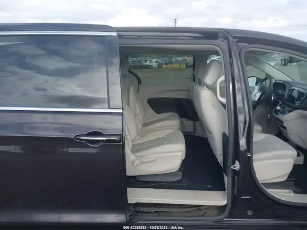 2C4RC1H70JR159419 2018 CHRYSLER PACIFICA - Image 8