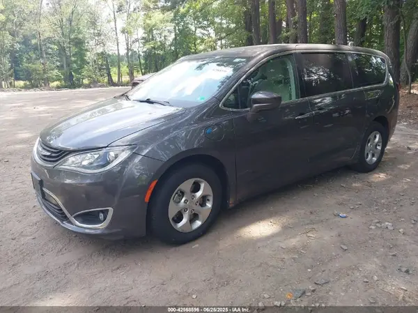 2C4RC1H70JR187642 2018 CHRYSLER PACIFICA - Image 2