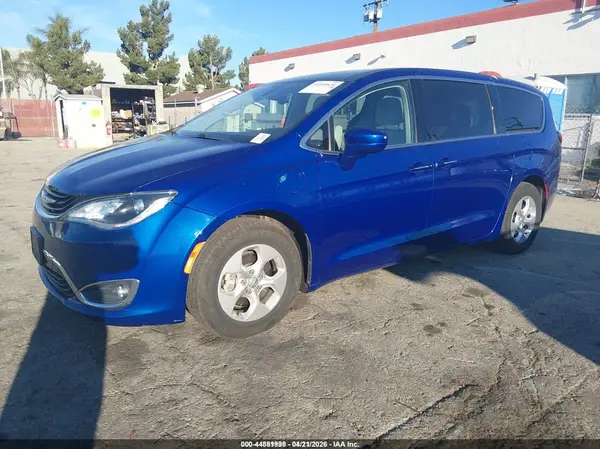 2C4RC1H70JR276238 2018 CHRYSLER PACIFICA - Image 2