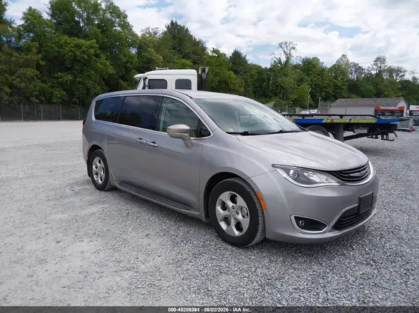 2C4RC1H70JR331304 2018 CHRYSLER PACIFICA - Image 1