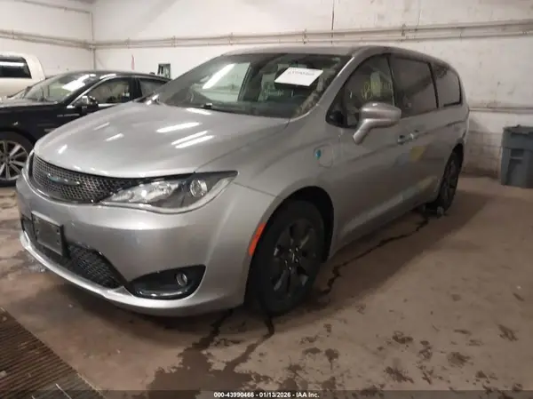 2C4RC1H70LR282219 2020 CHRYSLER PACIFICA - Image 2