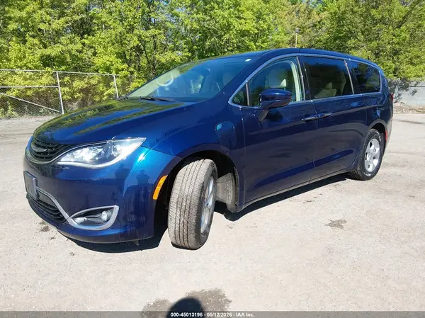2C4RC1H71HR765080 2017 CHRYSLER PACIFICA - Image 2