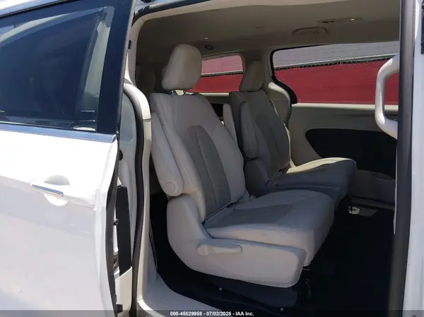 2C4RC1H71HR797463 2017 CHRYSLER PACIFICA - Image 8