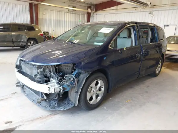 2C4RC1H71JR125084 2018 CHRYSLER PACIFICA - Image 2