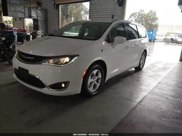 2C4RC1H71JR306914 2018 CHRYSLER PACIFICA - Image 2