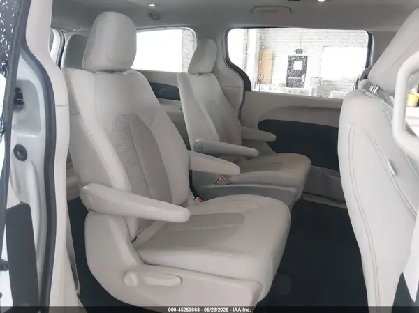 2C4RC1H71JR306914 2018 CHRYSLER PACIFICA - Image 8