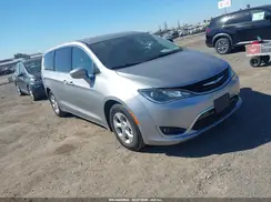 2C4RC1H71JR332963 2018 CHRYSLER PACIFICA