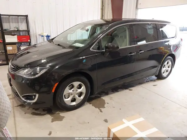 2C4RC1H71JR355224 2018 CHRYSLER PACIFICA - Image 2