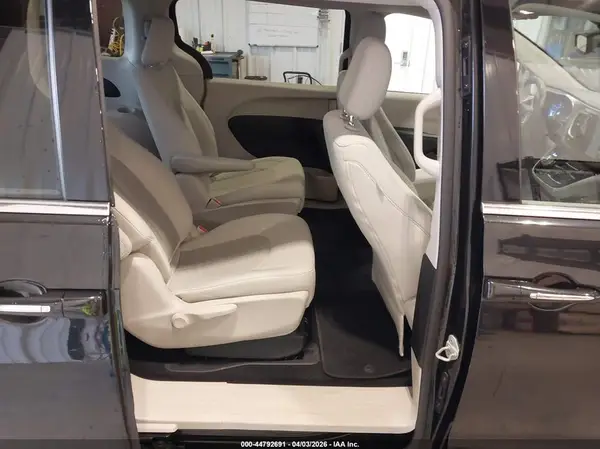 2C4RC1H71JR355224 2018 CHRYSLER PACIFICA - Image 8