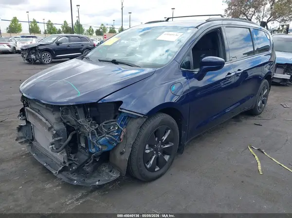 2C4RC1H71KR577733 2019 CHRYSLER PACIFICA - Image 2