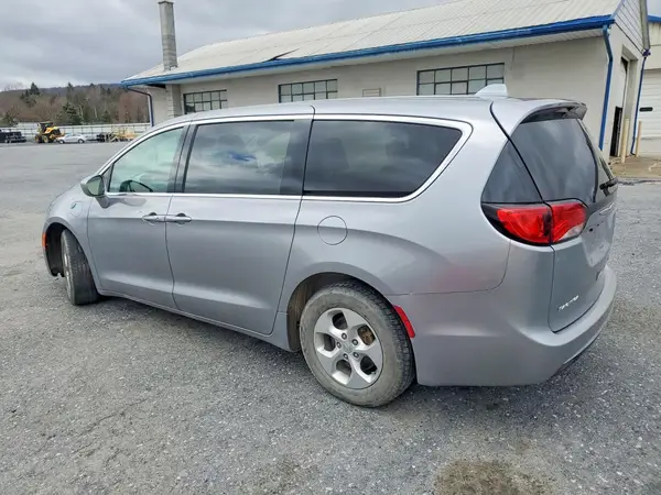 2C4RC1H72HR500703 2017 CHRYSLER PACIFICA - Image 2