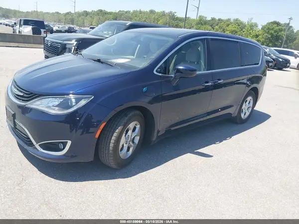 2C4RC1H72HR765069 2017 CHRYSLER PACIFICA - Image 2