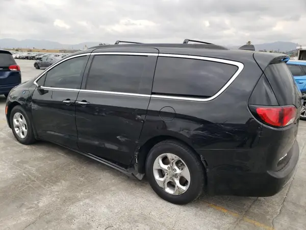 2C4RC1H72JR124980 2018 CHRYSLER PACIFICA - Image 2
