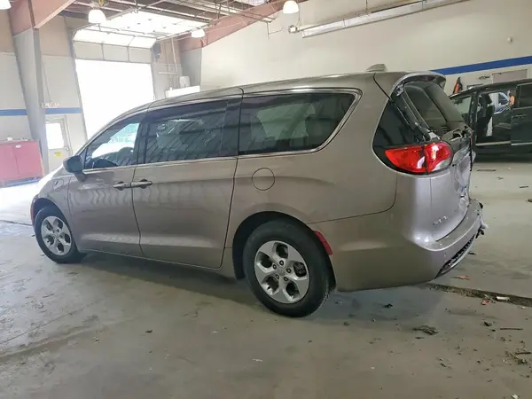 2C4RC1H72JR126972 2018 CHRYSLER PACIFICA - Image 2