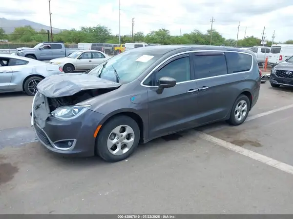 2C4RC1H72JR145117 2018 CHRYSLER PACIFICA - Image 2