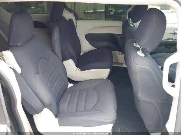 2C4RC1H72JR145117 2018 CHRYSLER PACIFICA - Image 8