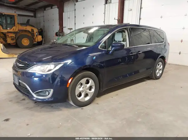 2C4RC1H72JR276242 2018 CHRYSLER PACIFICA - Image 2