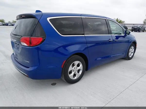 2C4RC1H72JR289718 2018 CHRYSLER PACIFICA - Image 2