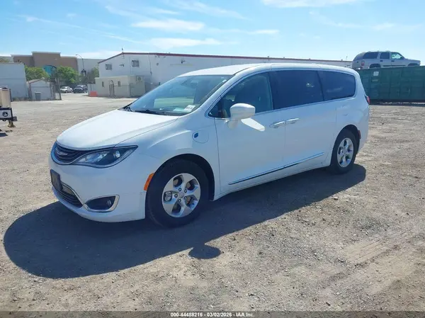 2C4RC1H72JR332955 2018 CHRYSLER PACIFICA - Image 2