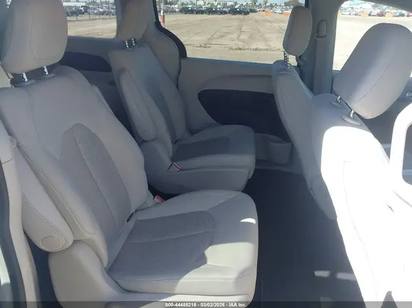 2C4RC1H72JR332955 2018 CHRYSLER PACIFICA - Image 8