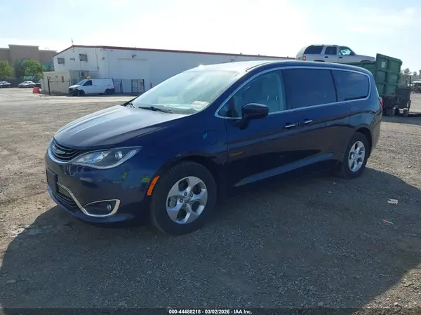 2C4RC1H72JR332969 2018 CHRYSLER PACIFICA - Image 2