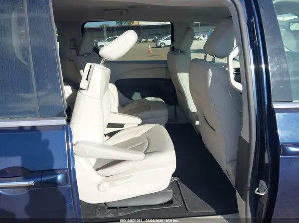 2C4RC1H72JR332972 2018 CHRYSLER PACIFICA - Image 8