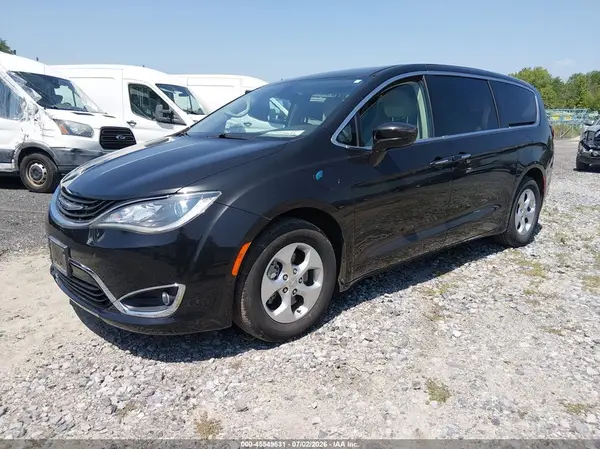 2C4RC1H73HR765081 2017 CHRYSLER PACIFICA - Image 2