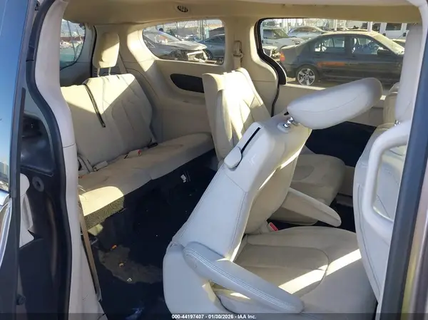 2C4RC1H73JR126947 2018 CHRYSLER PACIFICA - Image 8