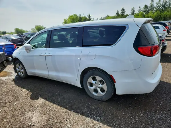 2C4RC1H73JR129671 2018 CHRYSLER PACIFICA - Image 2