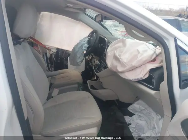2C4RC1H73JR175677 2018 CHRYSLER PACIFICA - Image 8
