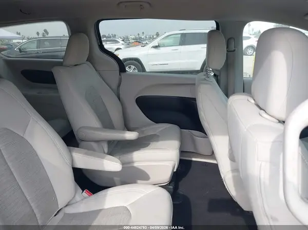 2C4RC1H73JR332964 2018 CHRYSLER PACIFICA - Image 8