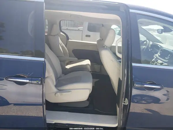 2C4RC1H73JR332978 2018 CHRYSLER PACIFICA - Image 8