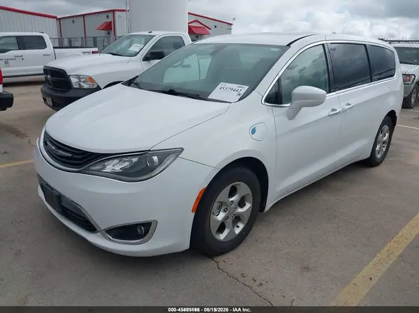 2C4RC1H74HR745552 2017 CHRYSLER PACIFICA - Image 2